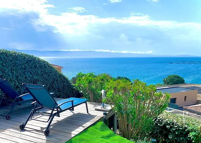 Maison Bord De Dans Avec Piscine Nyaraló