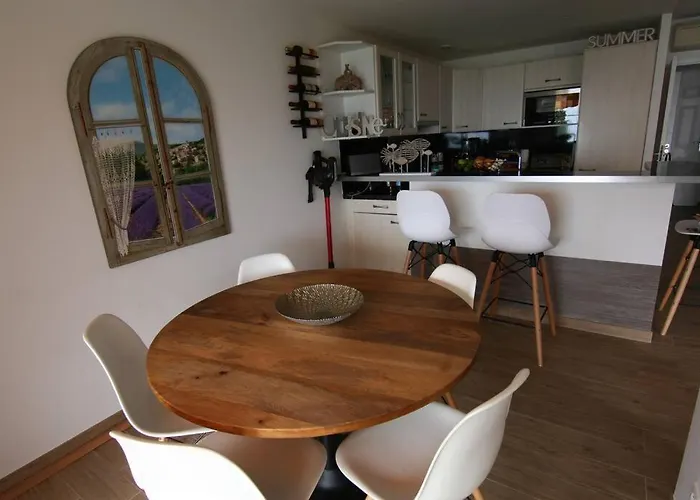 Maison Bord De Dans Avec Piscine Holiday home