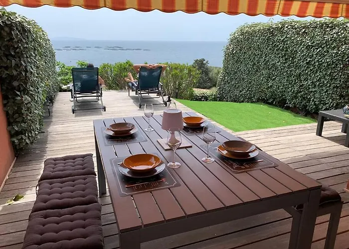 Holiday home Maison Bord De Dans Avec Piscine